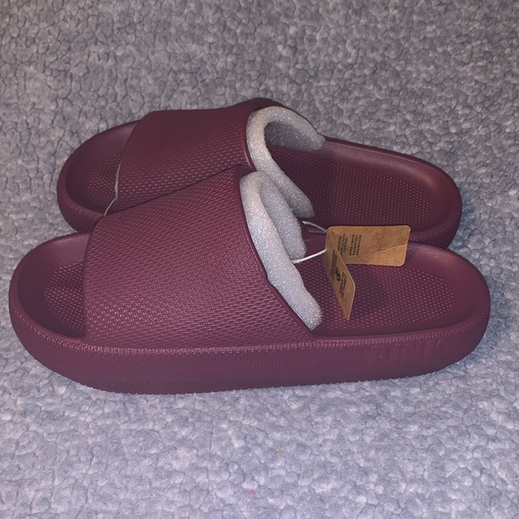 Victoria’s Secret Pink NEW WITH TAG Pillow Slides M (7/8) - Picture 4 of 5